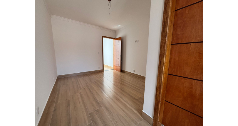 Lindo Sobrado Novo à venda Bairro do Parque São Domingos na Avenida General Charles de Gaulle 195,