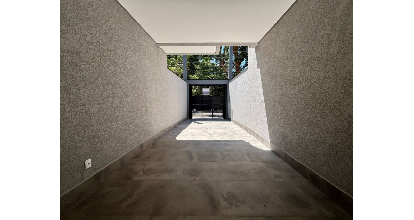 Lindo Sobrado Novo à venda Bairro do Parque São Domingos na Avenida General Charles de Gaulle 195,