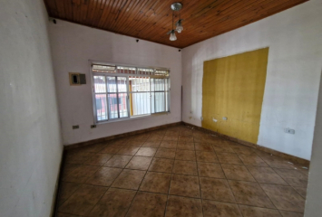 Casa para renda à venda no Bairro do Jardim Santo Elias na Rua Almério de Albuquerque Melo