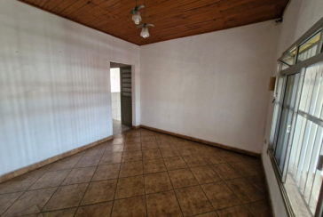 Casa para renda à venda no Bairro do Jardim Santo Elias na Rua Almério de Albuquerque Melo