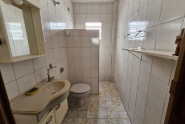 Casa para renda à venda no Bairro do Jardim Santo Elias na Rua Almério de Albuquerque Melo