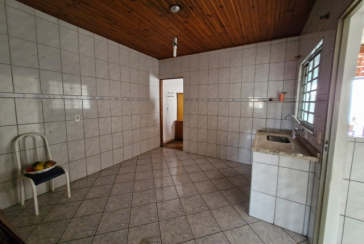 Casa para renda à venda no Bairro do Jardim Santo Elias na Rua Almério de Albuquerque Melo