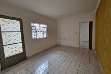 Casa para renda à venda no Bairro do Jardim Santo Elias na Rua Almério de Albuquerque Melo