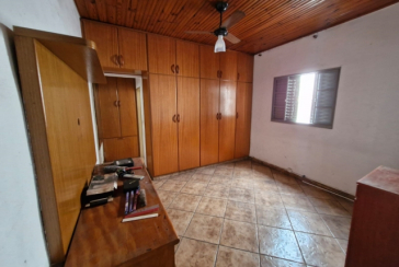 Casa para renda à venda no Bairro do Jardim Santo Elias na Rua Almério de Albuquerque Melo