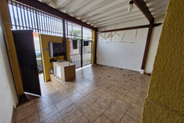 Casa para renda à venda no Bairro do Jardim Santo Elias na Rua Almério de Albuquerque Melo