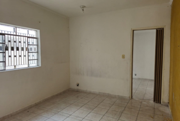 Casa para renda à venda no Bairro do Jardim Santo Elias na Rua Almério de Albuquerque Melo