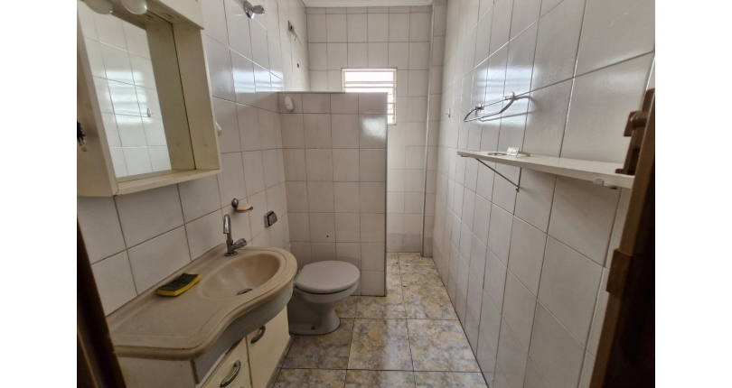 Casa para renda à venda no Bairro do Jardim Santo Elias na Rua Almério de Albuquerque Melo