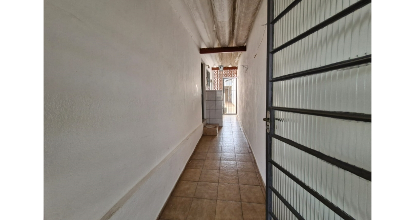 Casa para renda à venda no Bairro do Jardim Santo Elias na Rua Almério de Albuquerque Melo