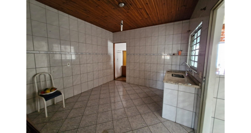 Casa para renda à venda no Bairro do Jardim Santo Elias na Rua Almério de Albuquerque Melo