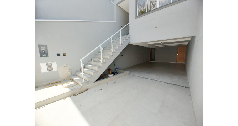 Lindo Sobrado Novo à Venda no Bairro do Parque São Domingos na Rua Martins Teotônio 64