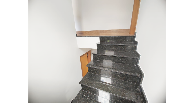 Lindo Sobrado Novo à Venda no Bairro do Parque São Domingos na Rua Martins Teotônio 64