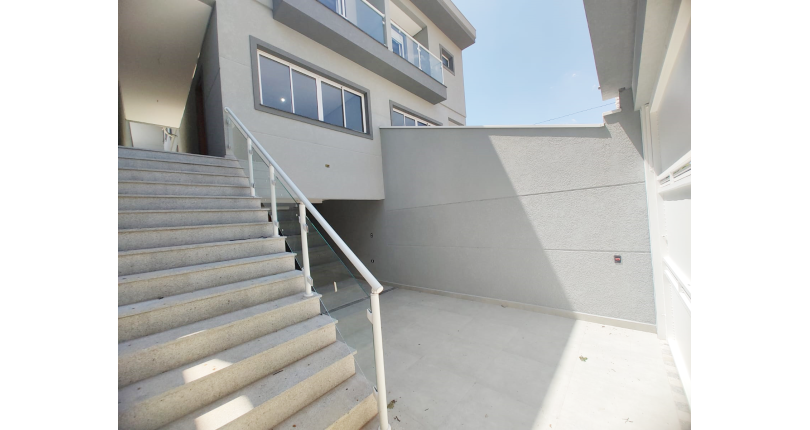 Lindo Sobrado Novo à Venda no Bairro do Parque São Domingos na Rua Martins Teotônio 64