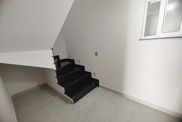 Lindo Sobrado Novo à Venda no Bairro do Parque São Domingos na Rua Martins Teotônio 82