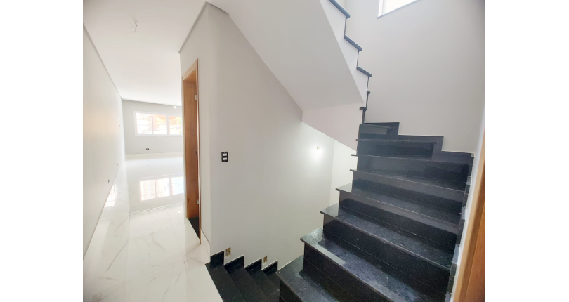 Lindo Sobrado Novo à Venda no Bairro do Parque São Domingos na Rua Martins Teotônio 82