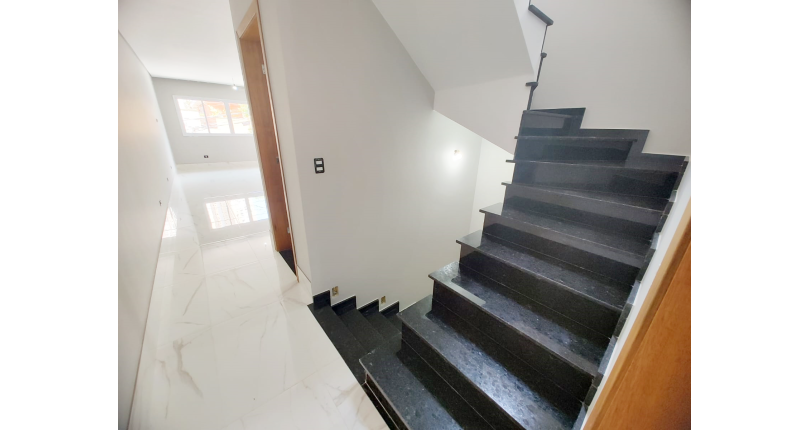 Lindo Sobrado Novo à Venda no Bairro do Parque São Domingos na Rua Martins Teotônio 82