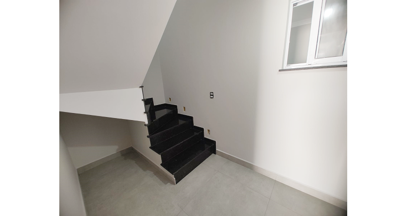 Lindo Sobrado Novo à Venda no Bairro do Parque São Domingos na Rua Martins Teotônio 82