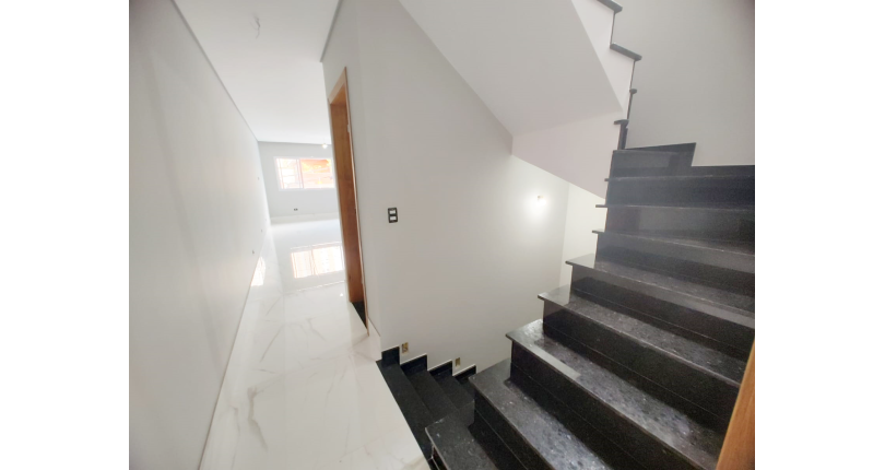 Lindo Sobrado Novo à Venda no Bairro do Parque São Domingos na Rua Martins Teotônio 82