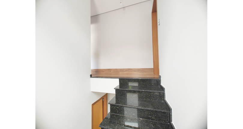 Lindo Sobrado Novo à Venda no Bairro do Parque São Domingos na Rua Martins Teotônio 82