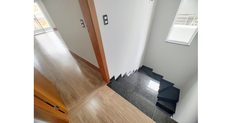 Lindo Sobrado Novo à Venda no Bairro do Parque São Domingos na Rua Martins Teotônio 82