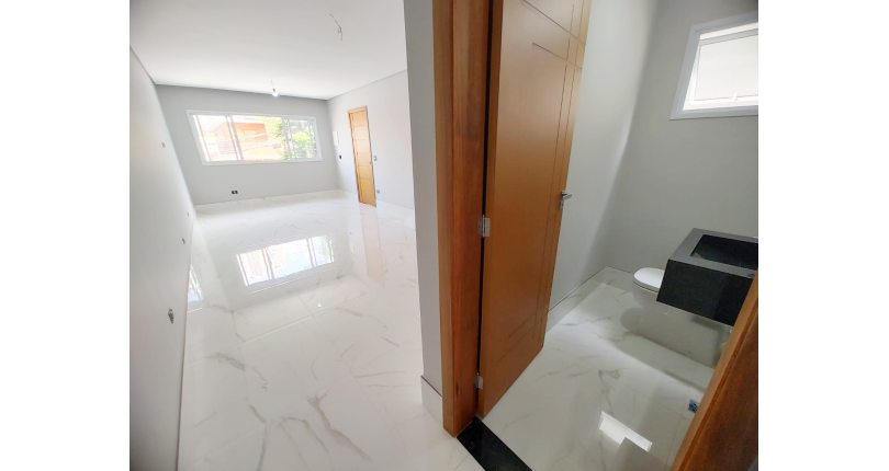 Lindo Sobrado Novo à Venda no Bairro do Parque São Domingos na Rua Martins Teotônio 82