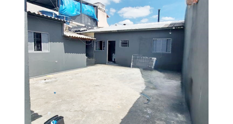 Casa para renda à venda no Bairro do Parque Anhangüera na Rua São Bernardino