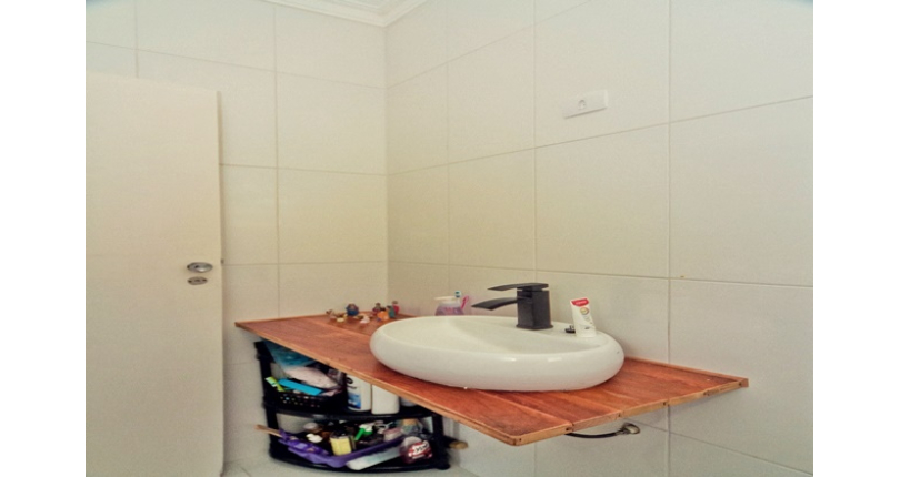 Sobrado à venda no Bairro do Parque São Domingos na Rua Dona Herminda Borba Attuy