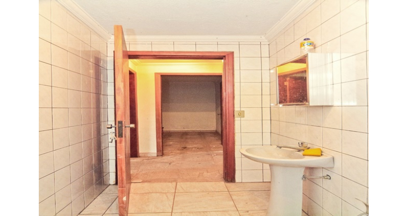 Sobrado à venda no Bairro do Parque São Domingos na Rua Dona Herminda Borba Attuy