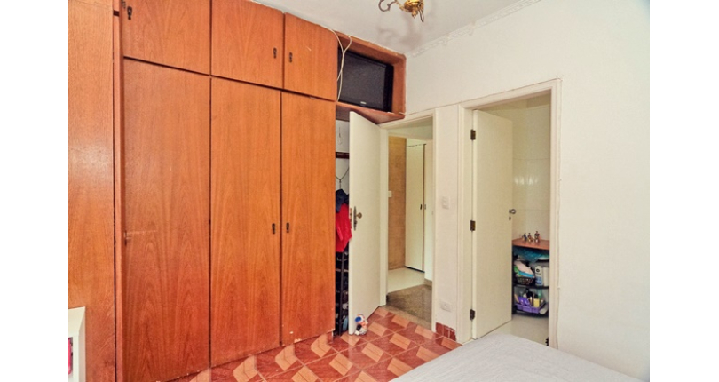 Sobrado à venda no Bairro do Parque São Domingos na Rua Dona Herminda Borba Attuy