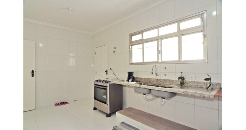 Sobrado à venda no Bairro do Parque São Domingos na Rua Dona Herminda Borba Attuy