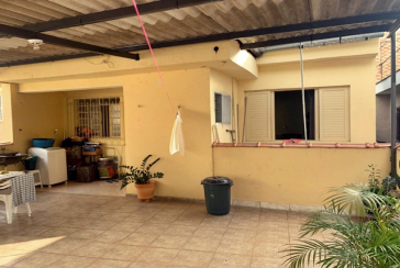 Casa à venda no Bairro do Jardim Mutinga na Rua Gustavo de Lacerda