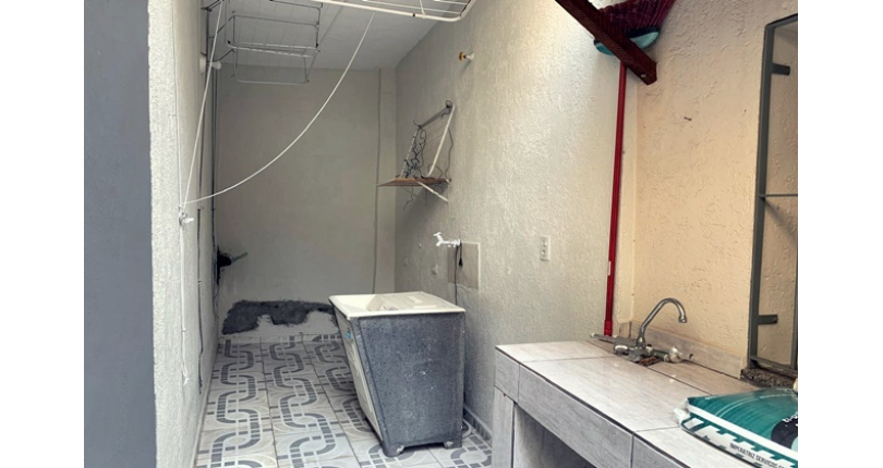 Casa à venda no Bairro do Jardim Mutinga na Rua Gustavo de Lacerda