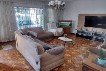 Excelente Sobrado à venda no Bairro do Jardim Mangalot na Rua General Lauro Cavalcanti de Farias