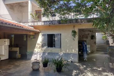 Excelente Sobrado à venda no Bairro do Jardim Mangalot na Rua General Lauro Cavalcanti de Farias