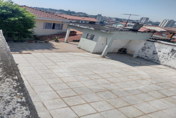 Excelente Sobrado à venda no Bairro do Jardim Mangalot na Rua General Lauro Cavalcanti de Farias