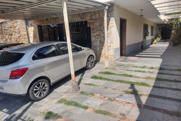 Excelente Sobrado à venda no Bairro do Jardim Mangalot na Rua General Lauro Cavalcanti de Farias