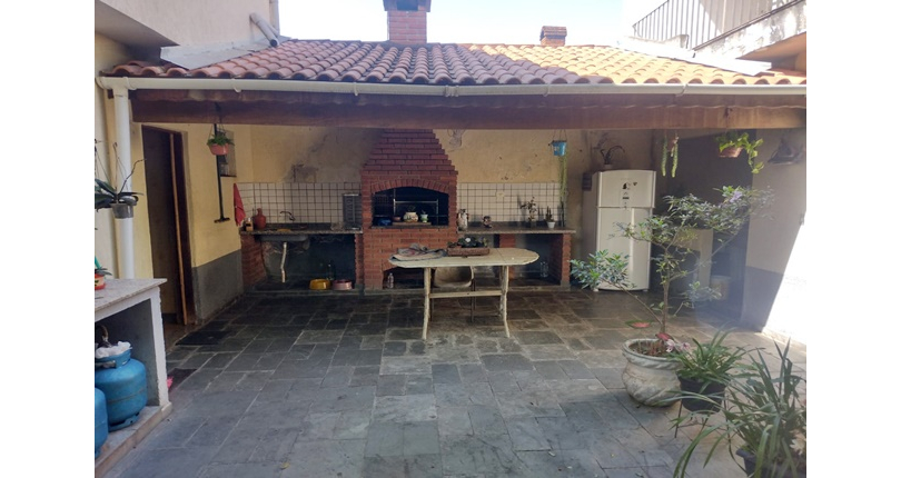 Excelente Sobrado à venda no Bairro do Jardim Mangalot na Rua General Lauro Cavalcanti de Farias