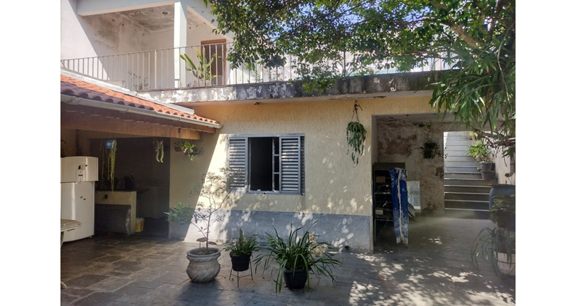 Excelente Sobrado à venda no Bairro do Jardim Mangalot na Rua General Lauro Cavalcanti de Farias