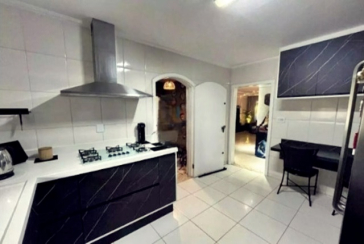 Sobrado à venda no Bairro do Jardim Mutinga na Rua Belo Jardim,