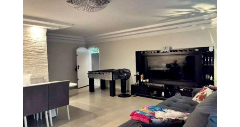 Sobrado à venda no Bairro do Jardim Mutinga na Rua Belo Jardim,