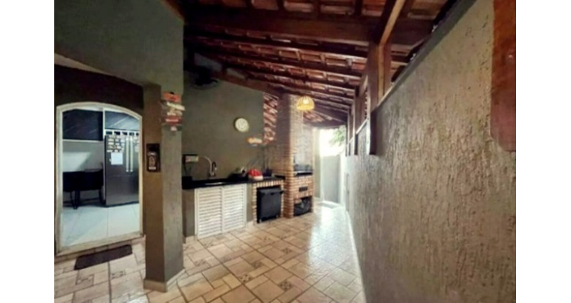 Sobrado à venda no Bairro do Jardim Mutinga na Rua Belo Jardim,