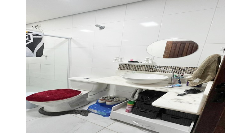 Bela Casa assobradada à venda no Bairro do Jardim Santa Lucrécia na Rua Pêra-Marmelo