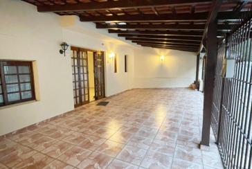 Sobrado à venda no Bairro do Jardim Mangalot na Rua José de Almeida Castro