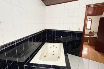 Sobrado à venda no Bairro do Jardim Mangalot na Rua José de Almeida Castro