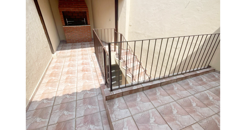 Sobrado à venda no Bairro do Jardim Mangalot na Rua José de Almeida Castro