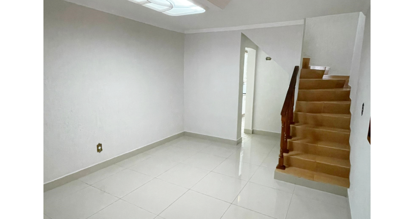 Sobrado à venda no Bairro do Jardim Mangalot na Rua José de Almeida Castro