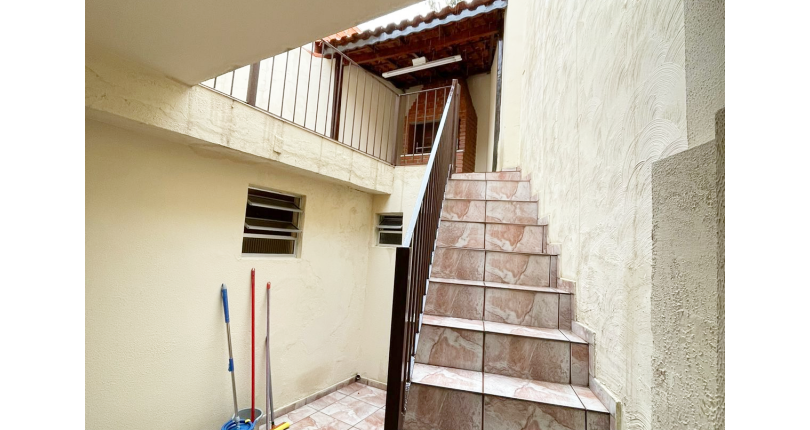 Sobrado à venda no Bairro do Jardim Mangalot na Rua José de Almeida Castro