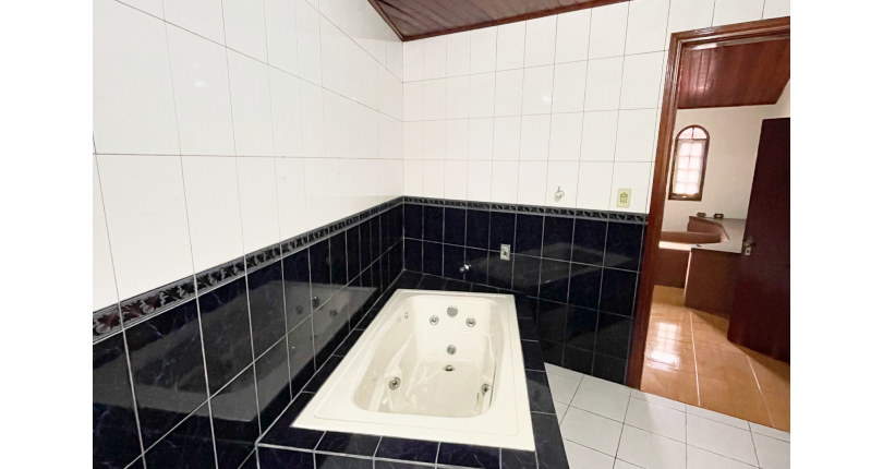 Sobrado à venda no Bairro do Jardim Mangalot na Rua José de Almeida Castro