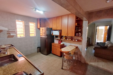 Sobrado à venda no Bairro do Jardim Mangalot na Rua George Samuel,