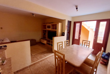 Sobrado à venda no Bairro do Jardim Mangalot na Rua George Samuel,