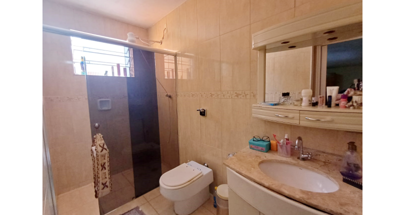 Sobrado à venda no Bairro do Jardim Mangalot na Rua George Samuel,